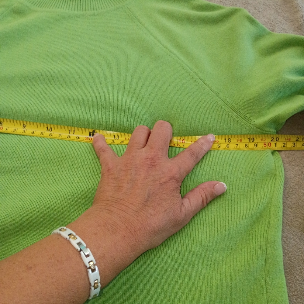 Talbots cozy and stylish with this Lime 🍋🟩 green 💚 turtleneck sweater. - Picture 3 of 8